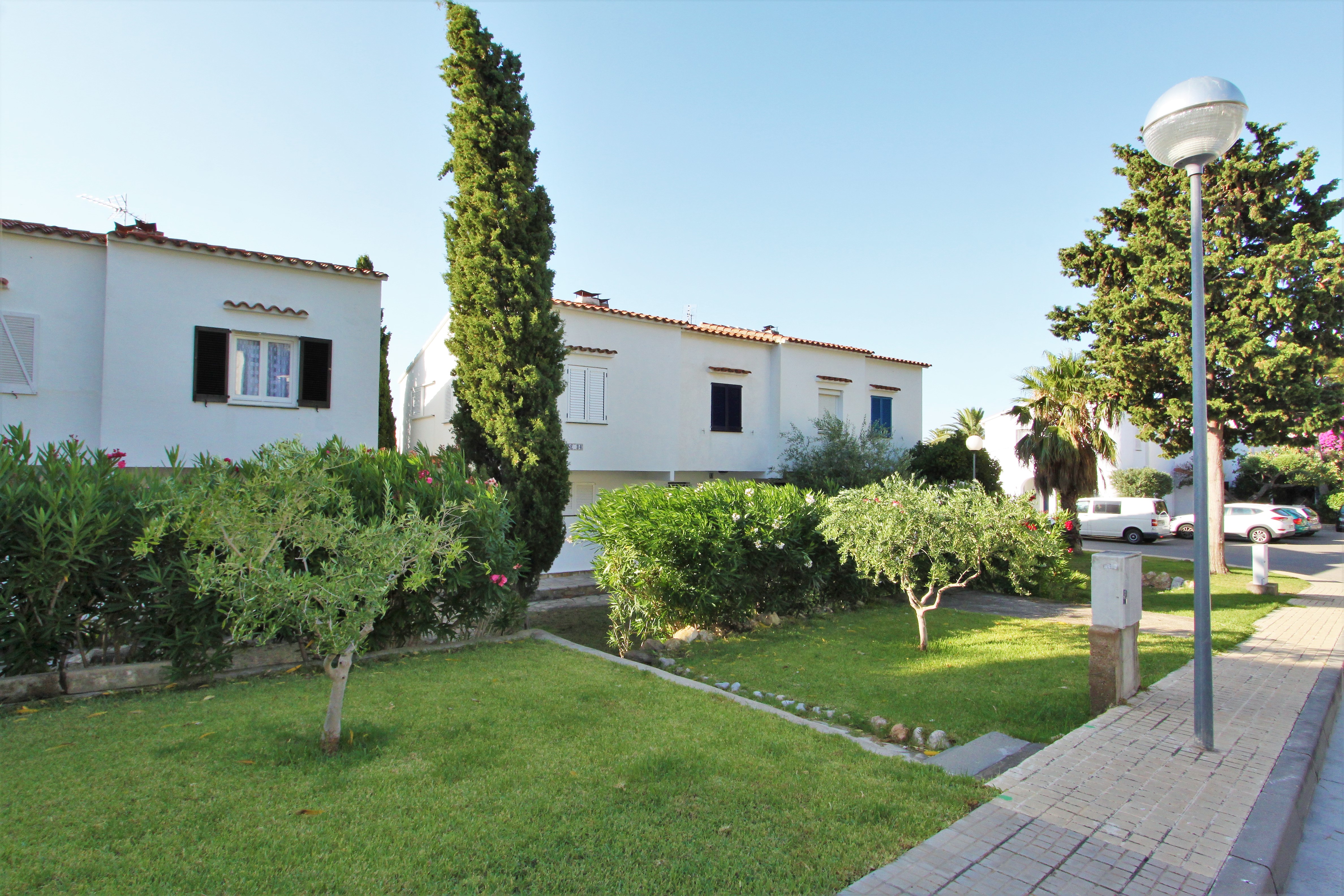 Chalet pareado a segunda línea de mar